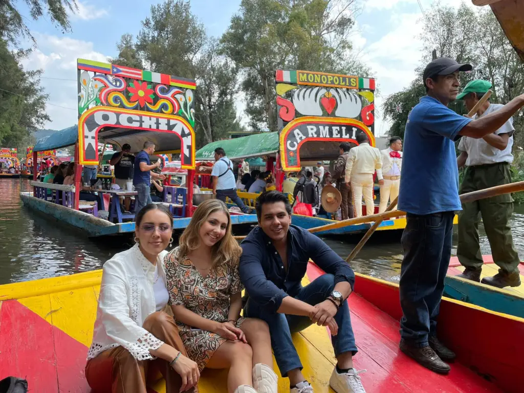 Momentos familiares esn tours las trajineras de Xochimilco